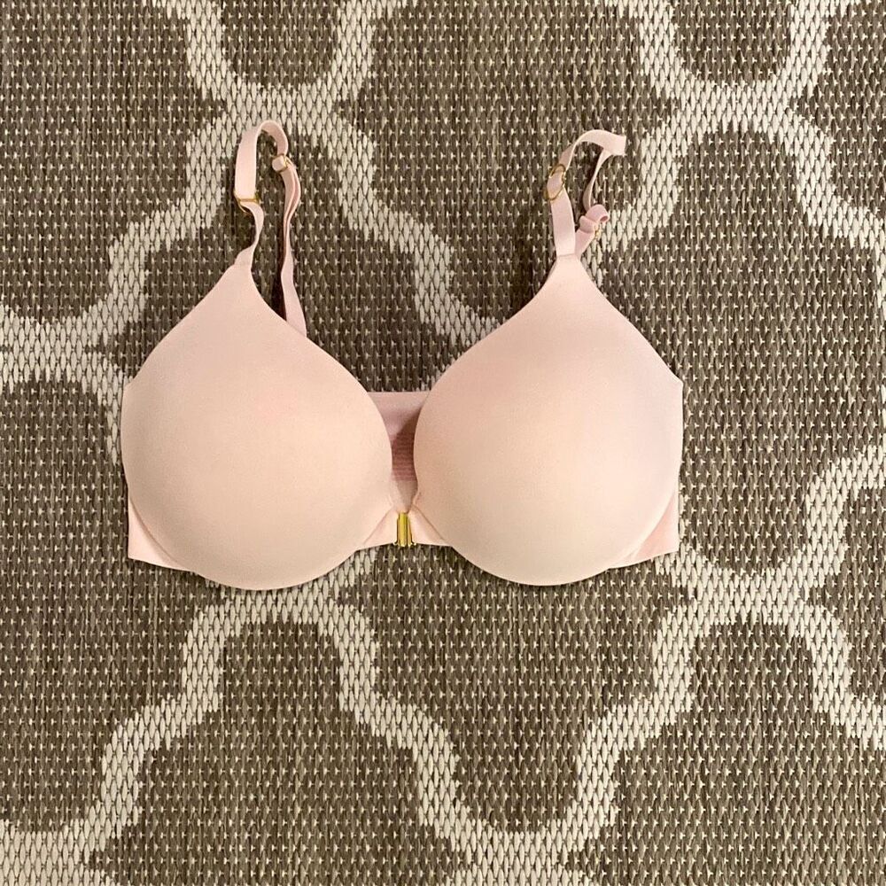 Victoria’s Secret incredible bra size 34DD 